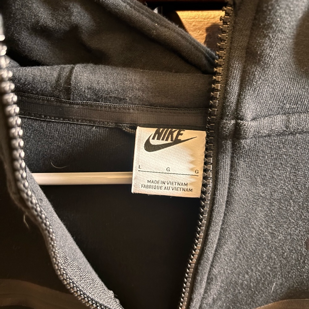Nike Sportswear Tech Fleece
Big Kids' Full-Zip Hoodie - Picture 3 of 3